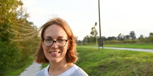 Sprva alkohol v družini, nato ločitev. Mama: “Hvaležna sem, da nisem izgubila stika z Bogom”