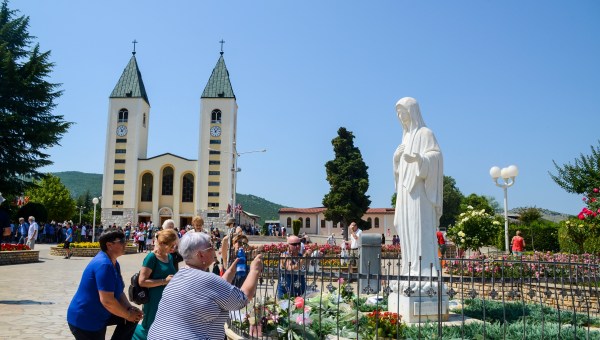 Pilgrims-in-Medjugorje-Statue-of-Virgin-Mary