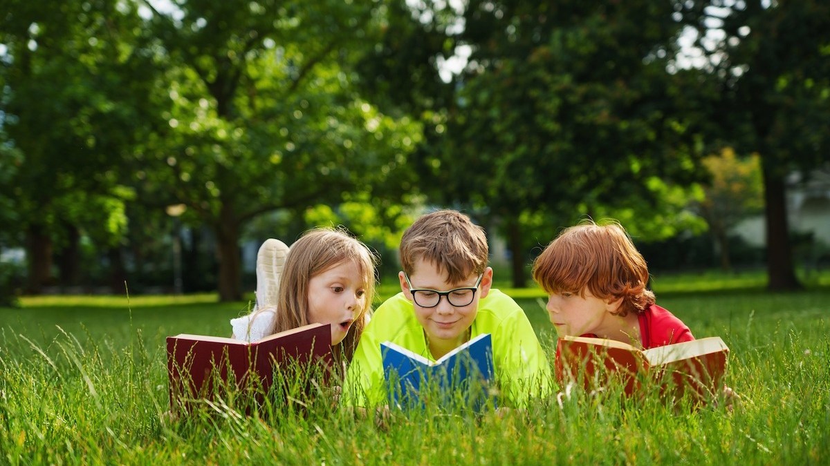 Kids-reading-book