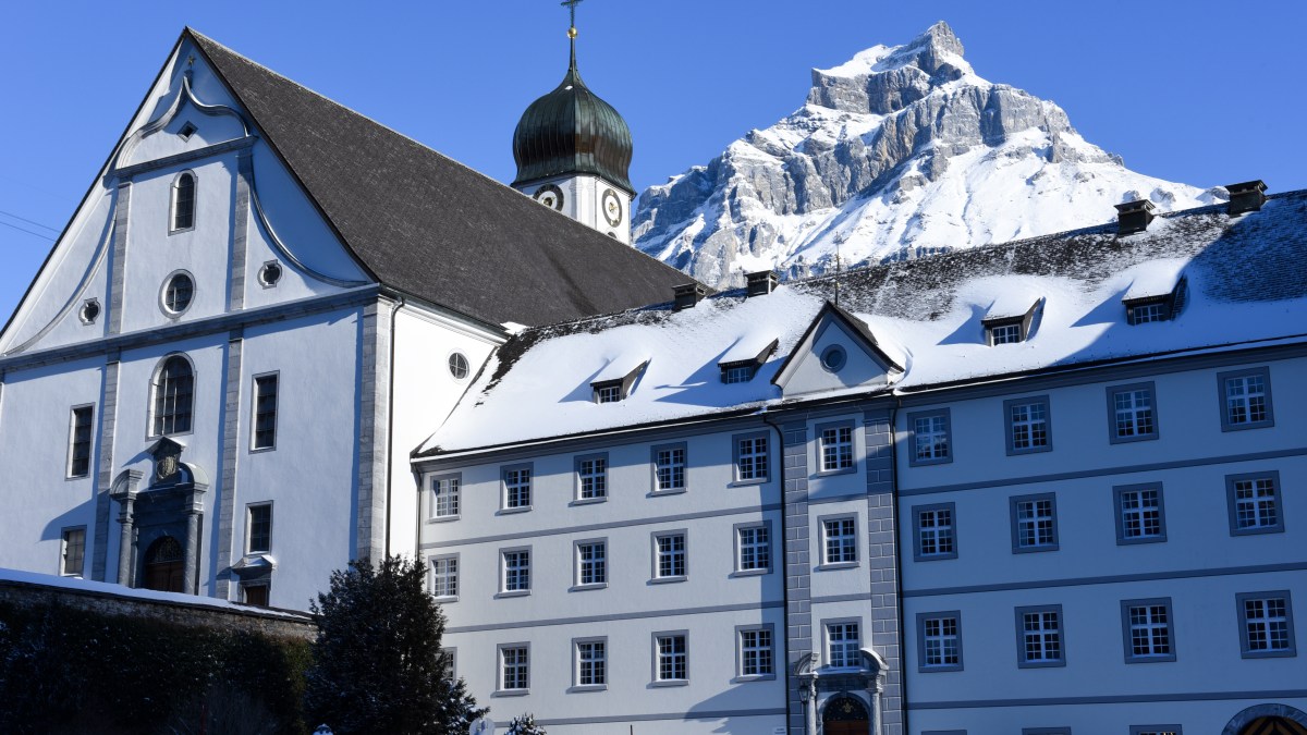 The-convent-of-Engelberg-on-the-Swiss-alps-.jpg