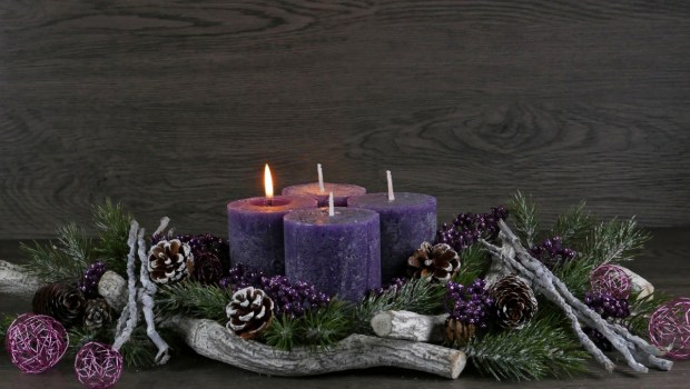 Advent wreath with a purple burning candle for the first Advent