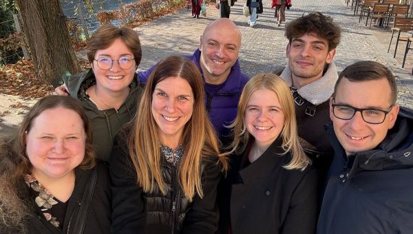 Corner Item Image - Hvaležni bomo, če boste podprli naše ustvarjanje