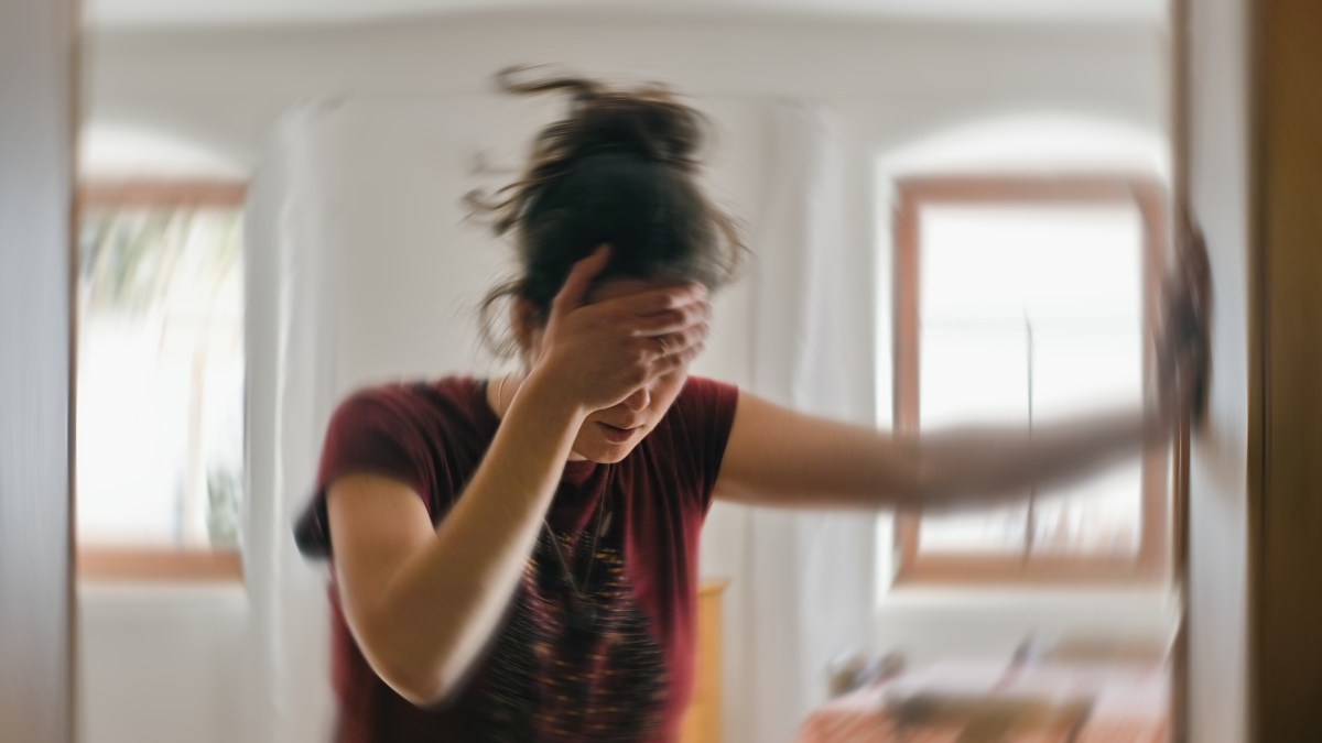 FEMME-MAL-DE-TETE-shutterstock