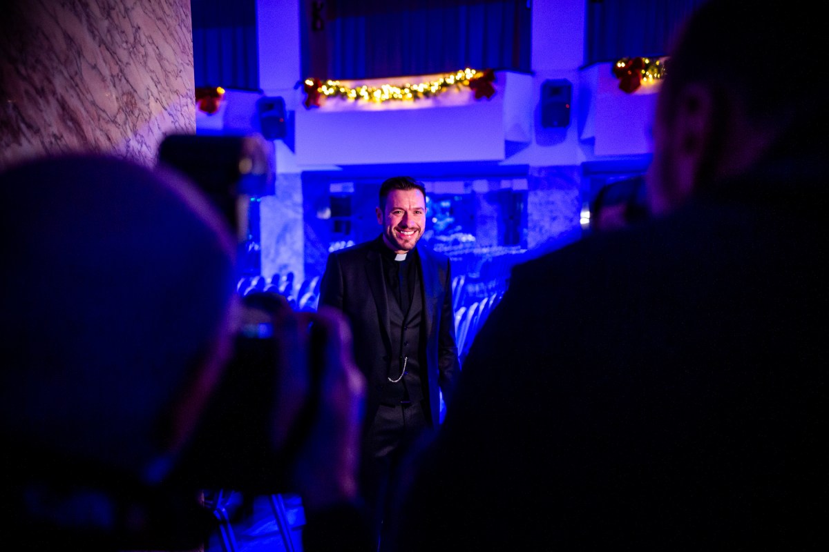 {"rendered":"Martin Golob in Borut Pahor dobrodelna v Festivalni dvorani, 1. del"}