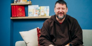 Daj, odpri svojo omaro in poglej, kaj je v njej!