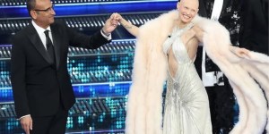 Voditeljica Sanrema z golo glavo po kemoterapiji: &#8220;Tudi v tem je moč&#8221;