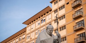 Ateistični zdravnik, ki je zgradil papeško bolnišnico