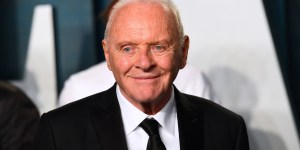 Igralec Anthony Hopkins deli pomembne življenjske nauke: “Ne obupajte. Samo vztrajajte”