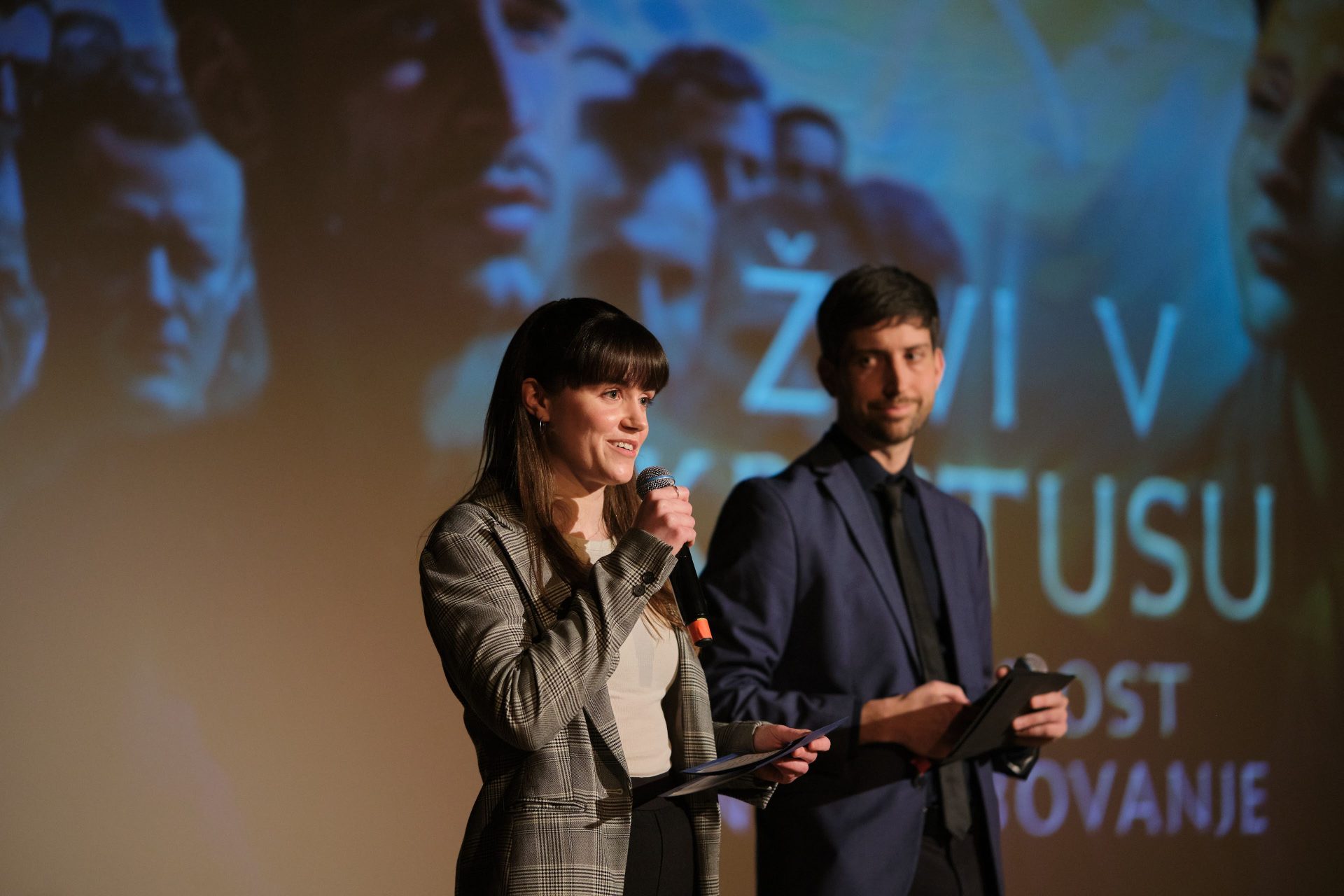 Premiera serije Zivi v Kristusu; Studio Siposh