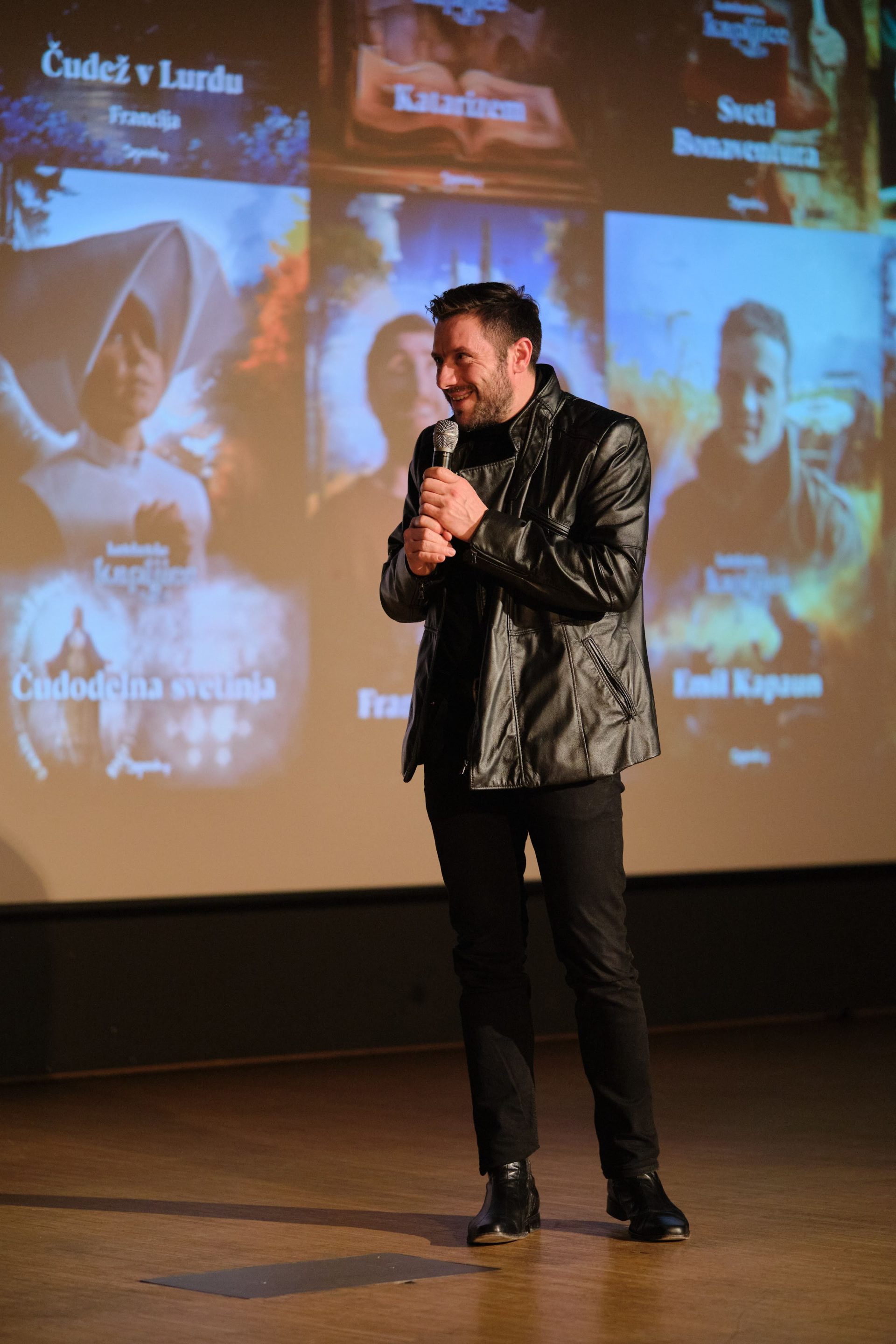 Premiera serije Zivi v Kristusu; Studio Siposh