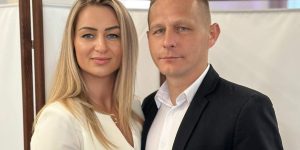 Ob moževi bolniški postelji je spoznala: &#8220;Trpljenje je milost, ker nas lahko pripelje še bližje Bogu&#8221;