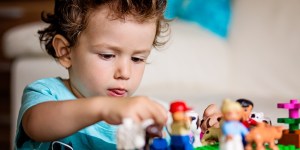 Starši, potrebujete nekaj trenutkov zase? Tu je 5 dejavnosti za otroke