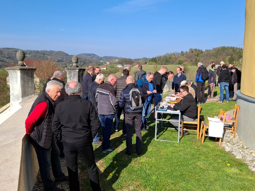 {"rendered":"Sre\u010danje mo\u017e, o\u010detov in sinov 2025, Sladka Gora, 1. del"}