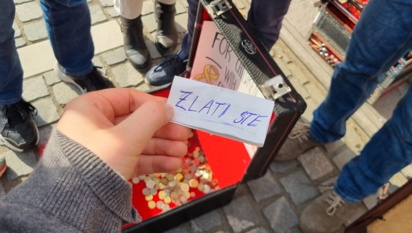 dijaki 2. a letnika Skofijske klasicne gimnazije iz Ljubljane