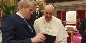 Trenutek, ko je papež Frančišek ob omembi Slovenije zažarel