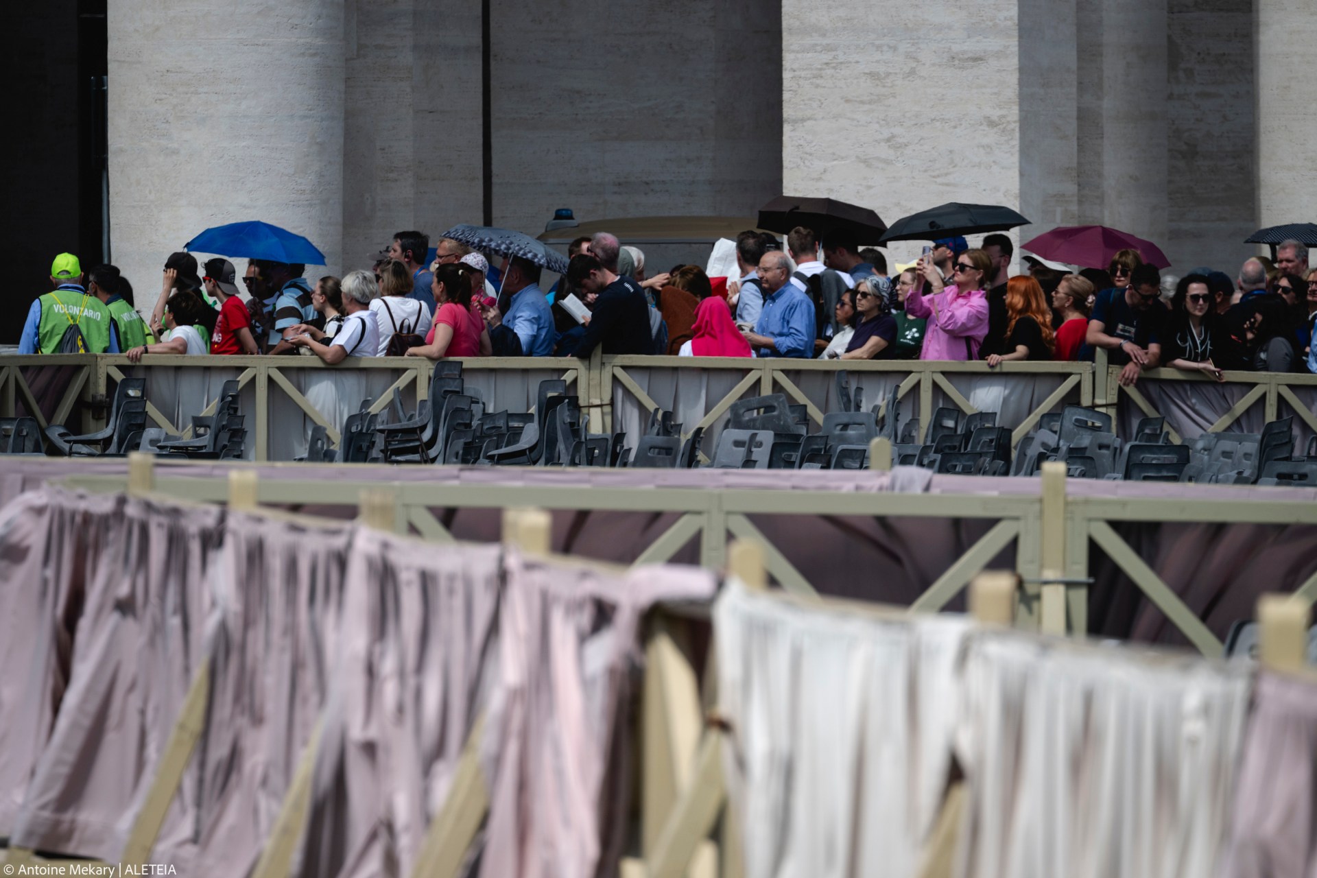 Pilgrims and visitors queue at St Peter's Square to enter St Peter's Basilica and pay respects to the late Pope in the Vatican on April 23, 2025