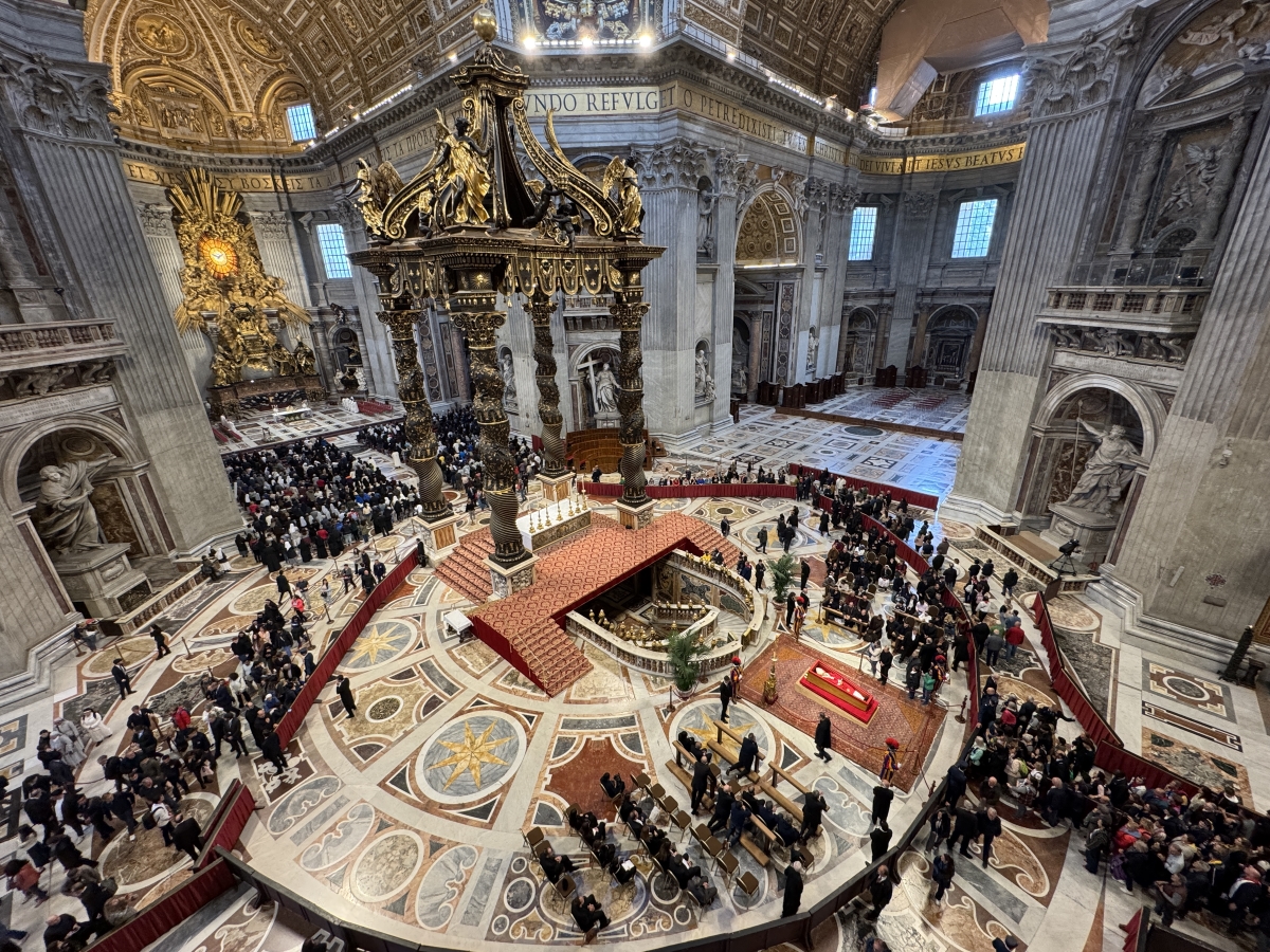 {"rendered":"Slovo od pape\u017ea – prizori mno\u017eic"}