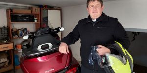 Misijonar v Zasavju in na motorju: “Kakšna zapahnjena vrata se morda vsaj malo odprejo”