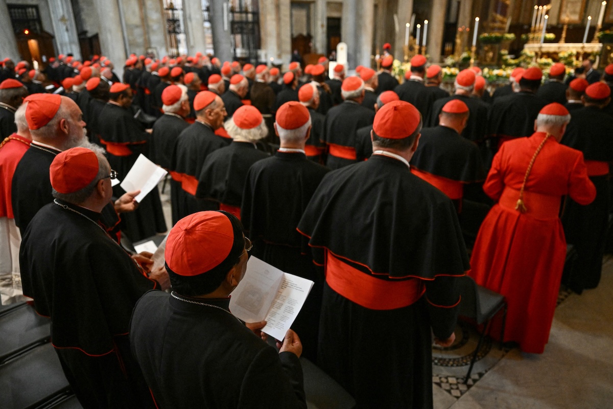 cardinal pray vespers