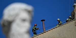 [FOTO] Dimnik v Sikstinski kapeli: ključni simbol volitev novega papeža