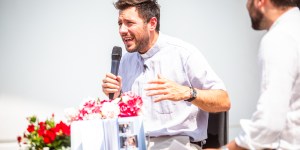 Kako je, ko Martin pelje 80 otrok v dom za ostarele