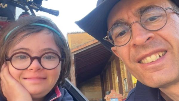 Compostelle : l’incroyable pèlerinage père-fille de Cyprien et Philippine