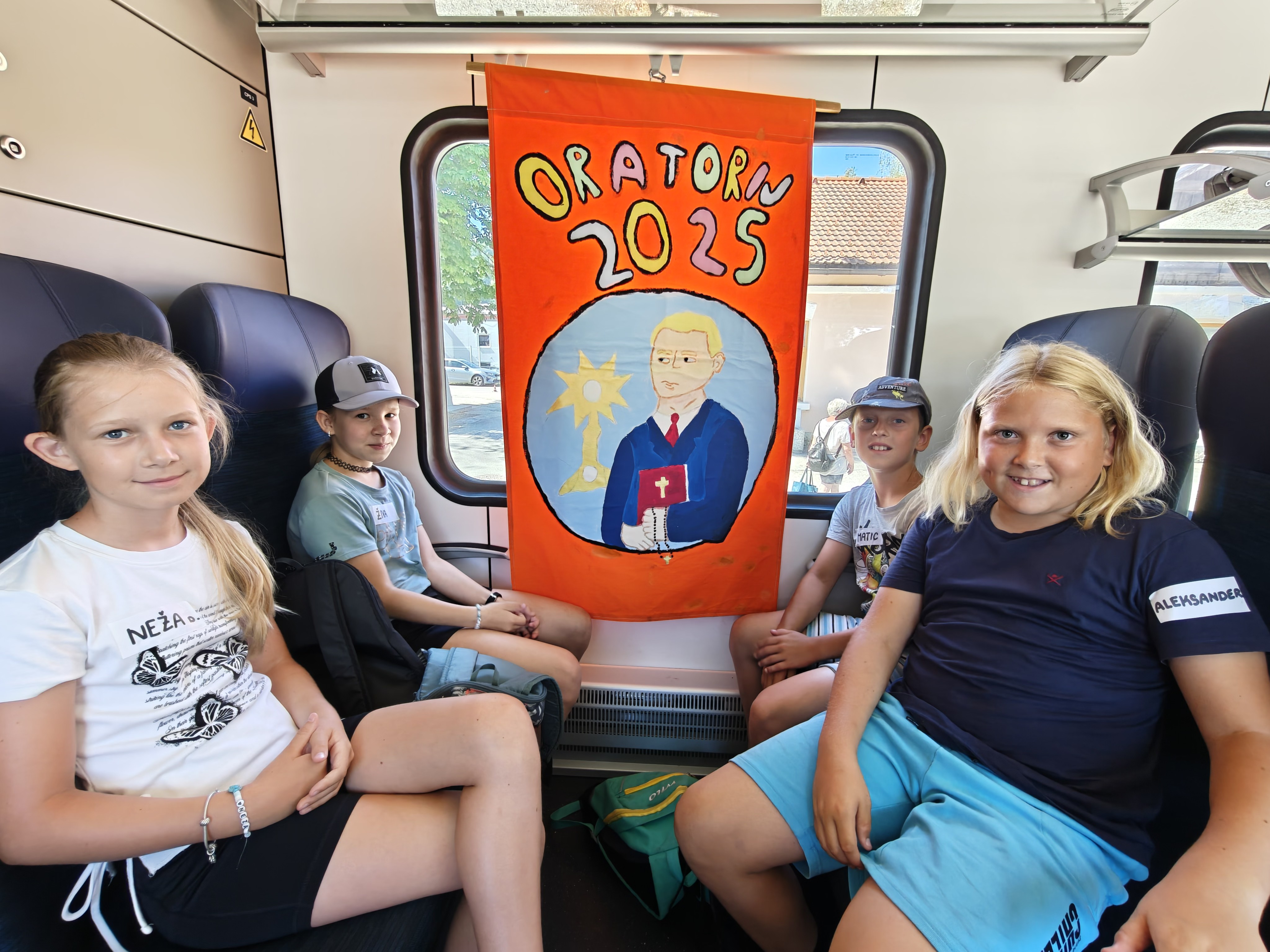 {"rendered":"Oratoriji v fotografijah"}