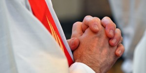 Znano je, kam bodo premeščeni duhovniki koprske škofije