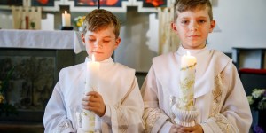 5 preprostih navad, kako otroke naučiti spoštljivosti pri sveti maši