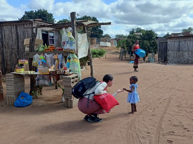 Ema Verdinek na misijonu v Mozambiku