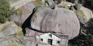 Nenavadna portugalska kapela, zgrajena v skali