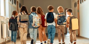 Pomirjeni v novo šolsko leto: kako nam lahko Sveto pismo pri tem pomaga?