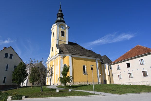 Župnijska cerkev sv. Martina na Ponikvi