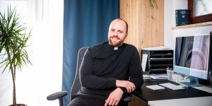 Mora župnijo res nujno voditi duhovnik? Zakaj pa je ne bi laik!?