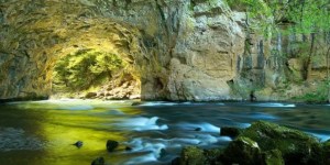 Dolina naravnih mostov, v kateri boste našli tudi cerkvico iz 15. stoletja