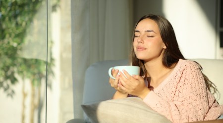 Trik, ki ga uporabljajo modri ljudje, preden reagirajo