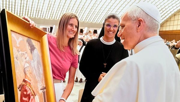 Eva Vukina ob srečanju s papežem Leonom XIV.