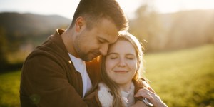 Mlada zakonca in starša, ki sta s svojim petjem polepšala že marsikatero poroko