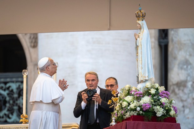 francesco-sforza-vatican-media-pope's-personal-photographer