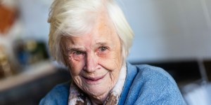 Šale, modrosti, preizkušnje in božični spomini iz tople kuhinje Berte Golob