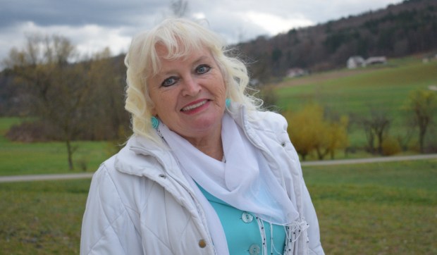 Corner Hero Image - Čeprav je izgubila moža in sina, skozi življenje stopa z nasmehom na obrazu