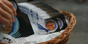 Kam z odvečnimi nabožnimi podobicami?