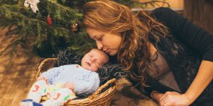 Ko se božič zgodi v porodni sobi: čudovite zgodbe treh “božičnih otrok”
