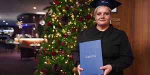 Juhej! Diplomirano ženo imam. In to kar dvakrat!