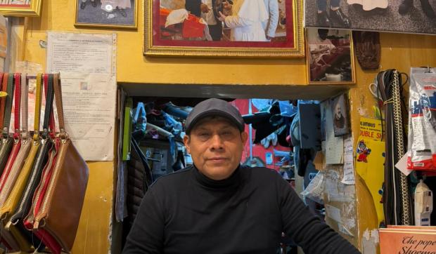 Corner Hero Image - Marljivi čevljar, ki mu zaupa celo papež