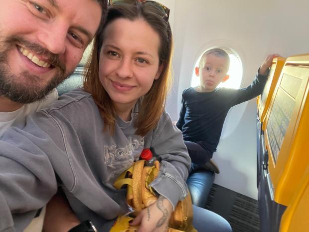 Ivan Trajković z zaročenko Teo in sinom Maksom