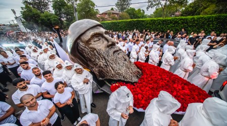 Zaprtih oči, a zazrt v Boga: skrivnost svetega Šarbela