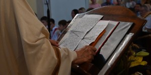 Smeh v cerkvi: najboljše šale o duhovnikih in njihovih pridigah