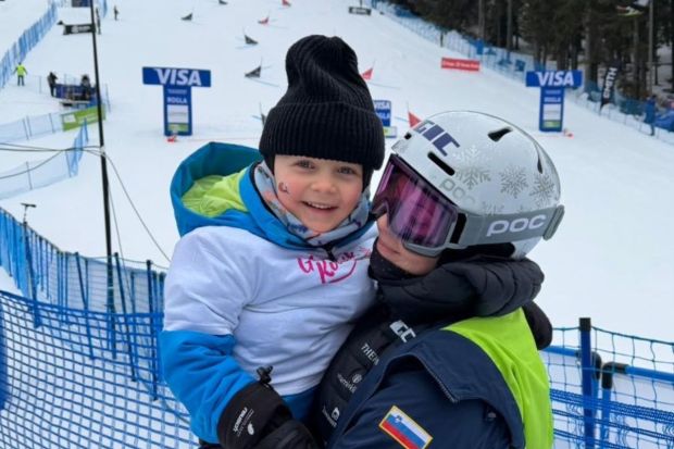 Gloria Kotnik s sinom Majem