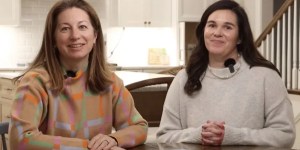 Kot deklici sta si pisali pisma, nato pa se srečali v porodnišnici